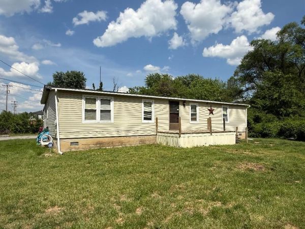 301 Collins Ln, Greenuup, KY 41144