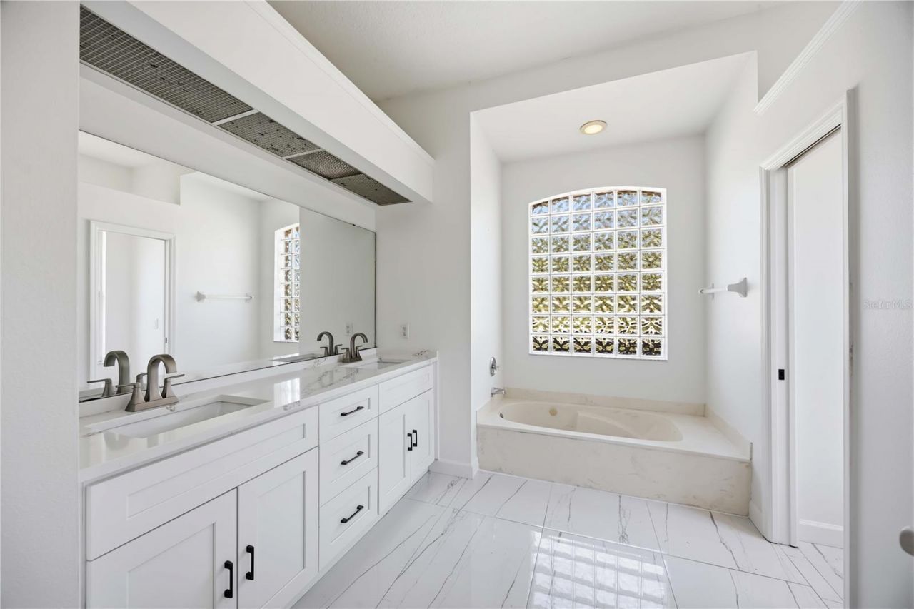 562 Oak Bay Drive, Osprey, FL 34229 Photo