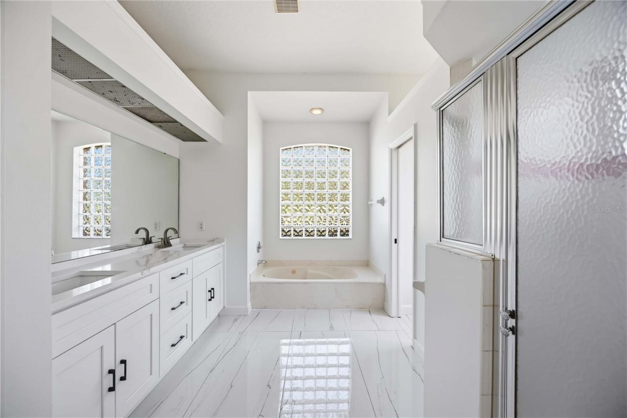 562 Oak Bay Drive, Osprey, FL 34229 Photo