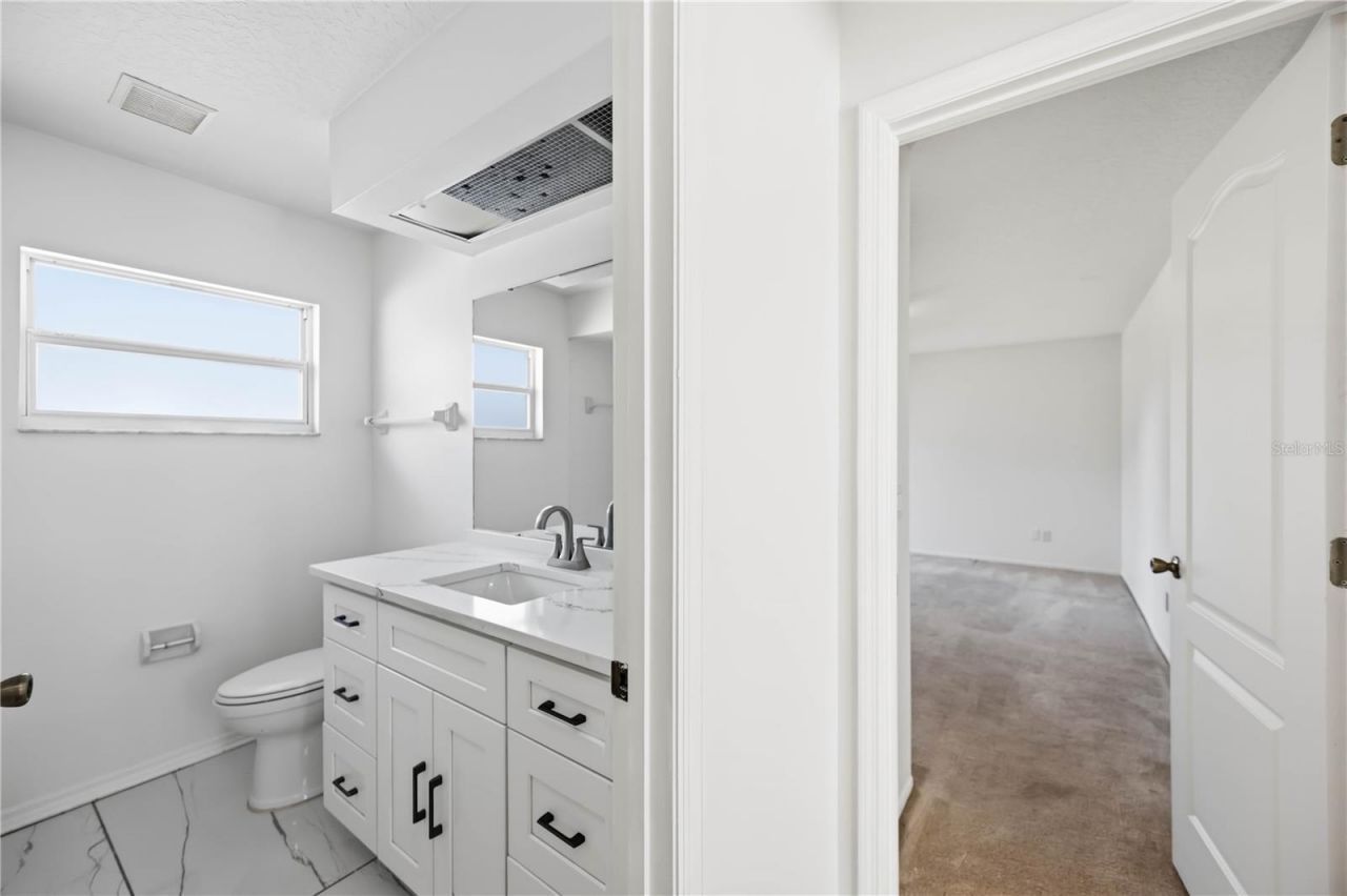 562 Oak Bay Drive, Osprey, FL 34229 Photo