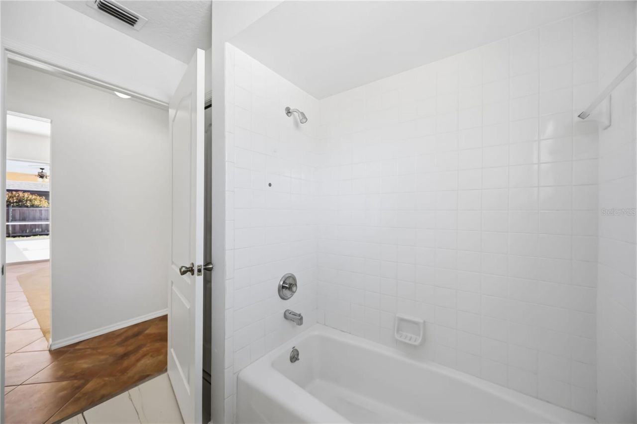 562 Oak Bay Drive, Osprey, FL 34229 Photo