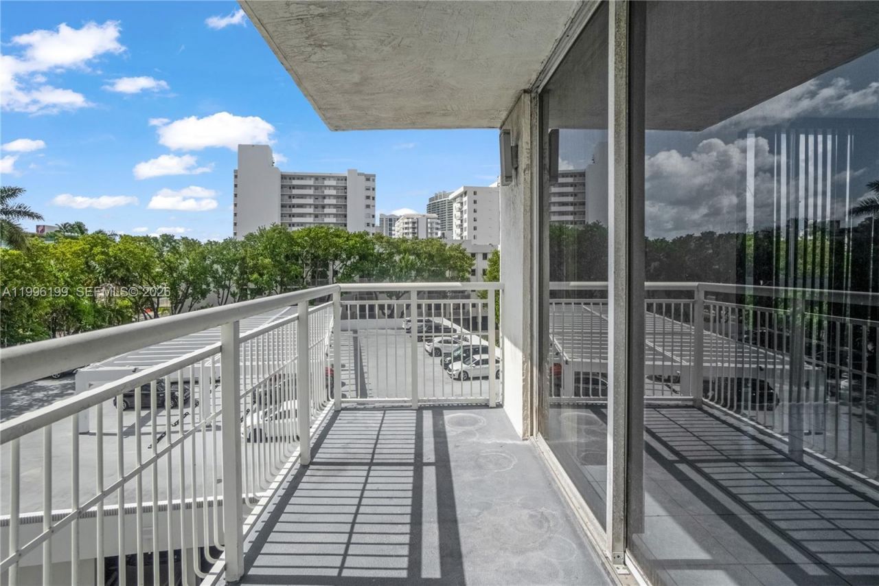 1688 West Ave , Unit 408, Miami Beach, FL 33139 Photo
