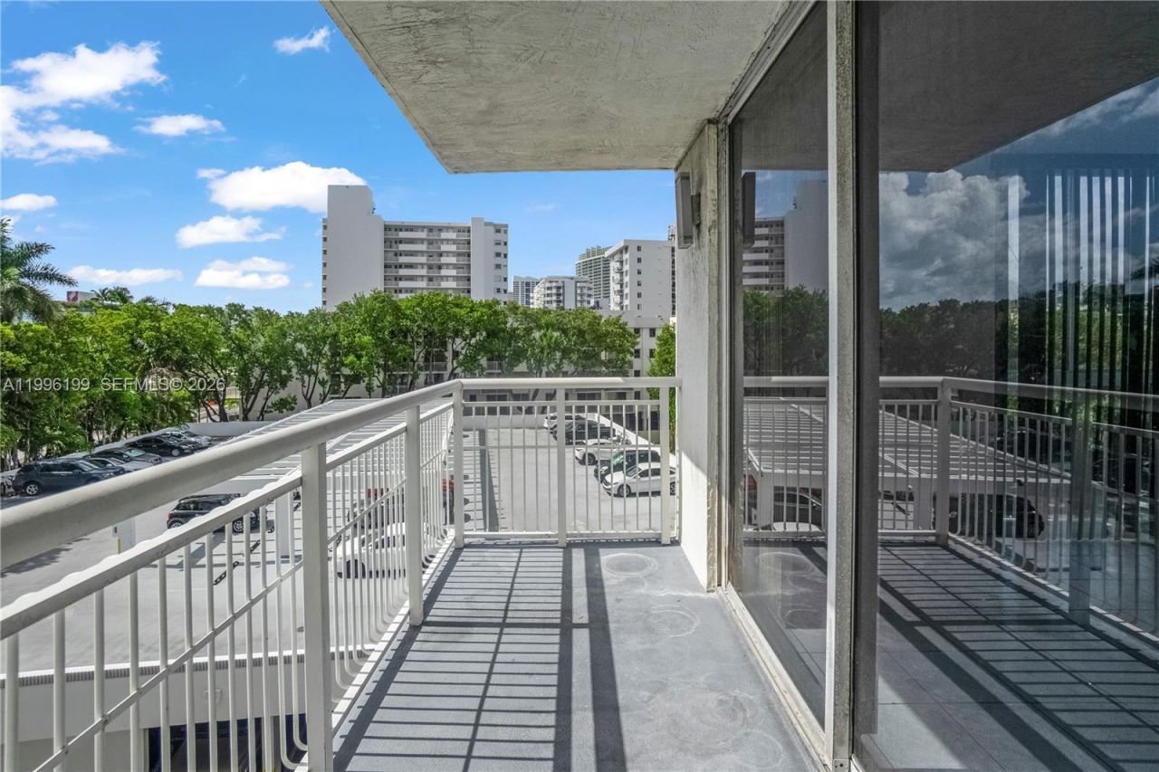 1688 West Ave , Unit 408, Miami Beach, FL 33139 Photo