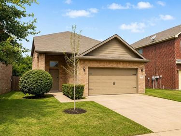 5548 Thunder Bay Drive, Fort Worth, TX 76119