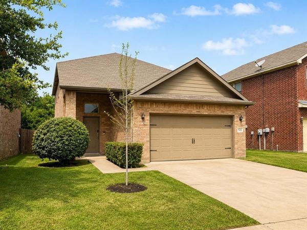 5548 Thunder Bay Drive, Fort Worth, TX 76119