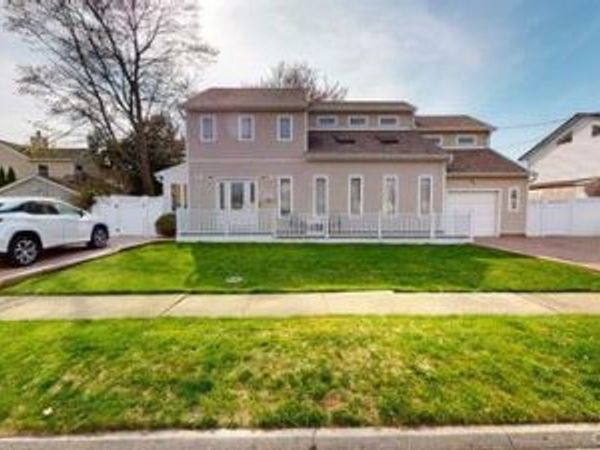 53 Coolidge Avenue , Amity Harbor, NY 11701