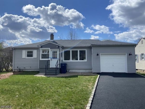 271 Valley Rd, Clark, NJ 07066
