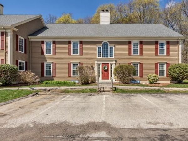 35 Essex Green Lane, Unit D, Peabody, MA 01960