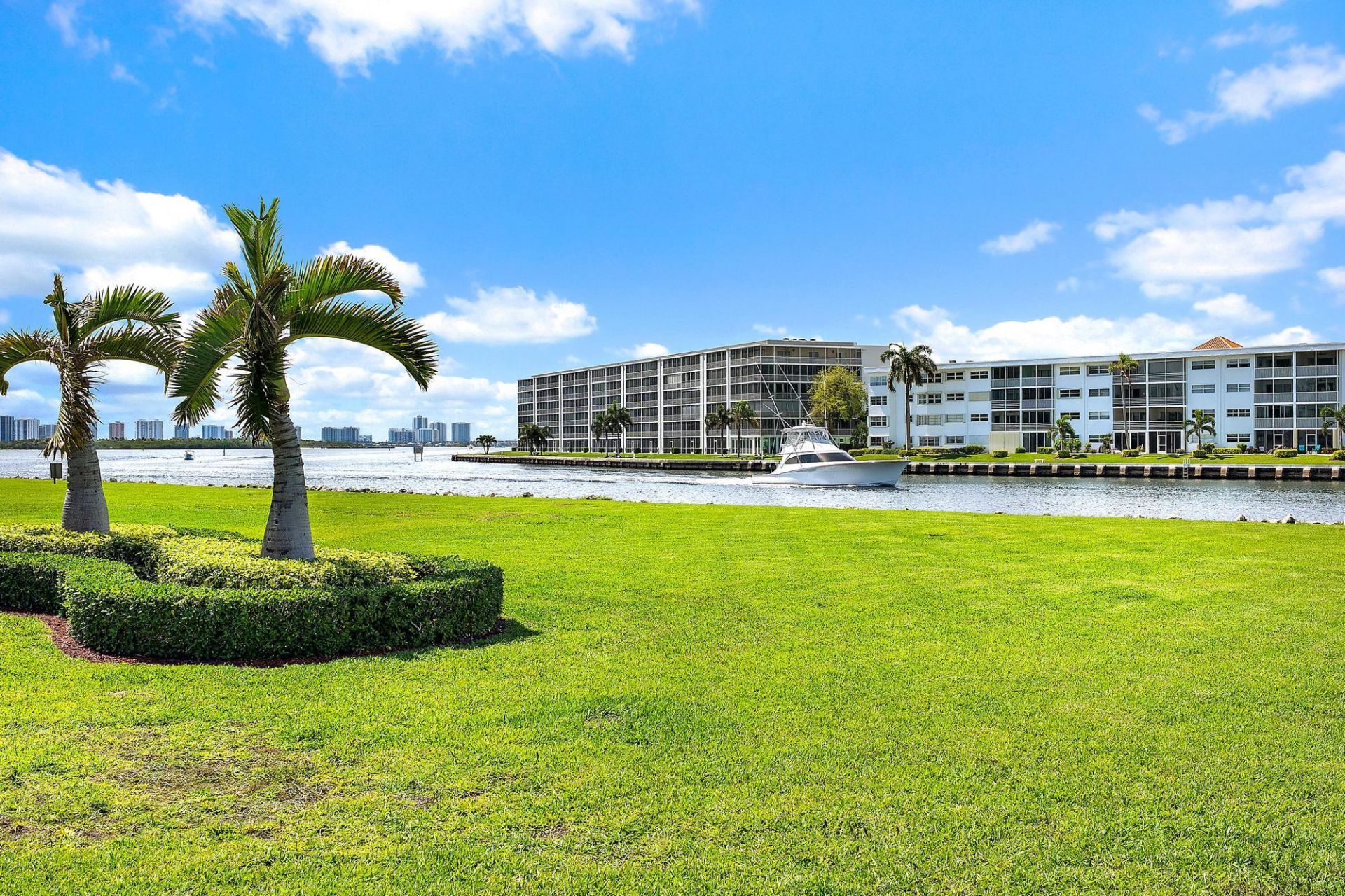 123 Lakeshore Drive, Unit 445, North Palm Beach, FL 33408 Photo
