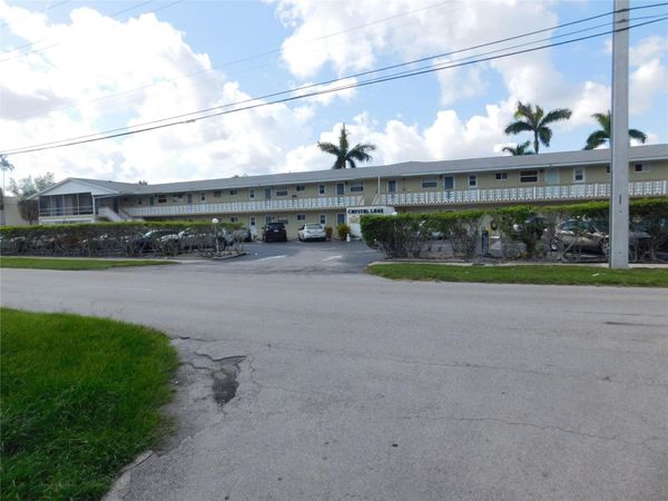 960 Crystal Lake Drive, Unit 201, Deerfield Beach, FL 33064