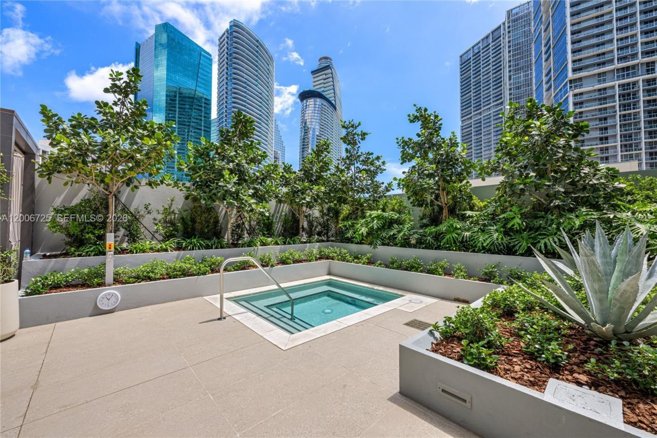 77 SE 5 , Unit 1505, Miami, FL 33131 Photo
