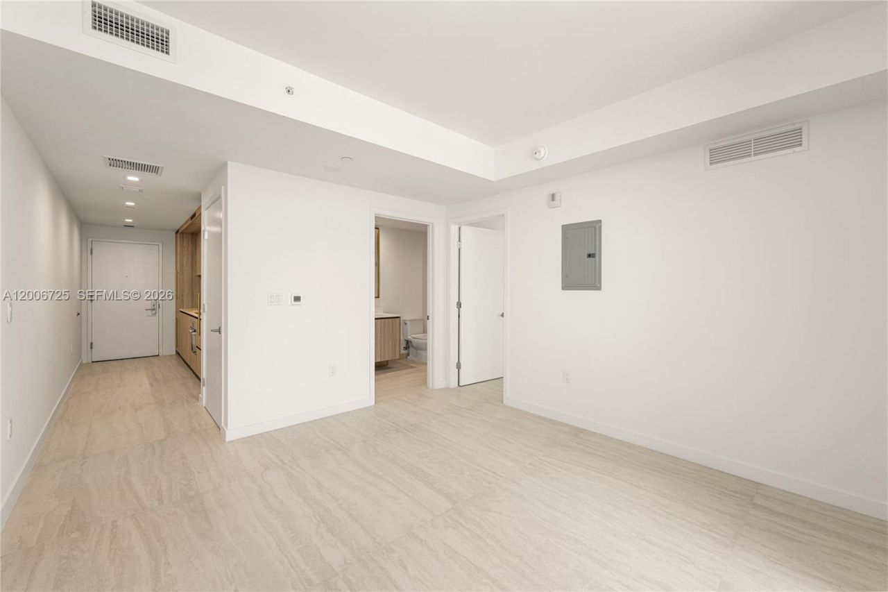 77 SE 5 , Unit 1505, Miami, FL 33131 Photo