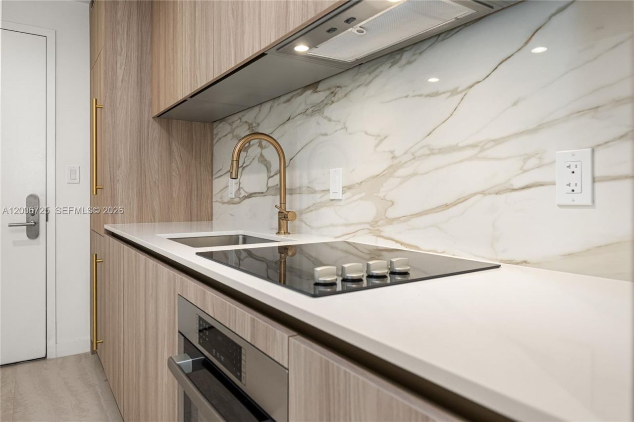 77 SE 5 , Unit 1505, Miami, FL 33131 Photo