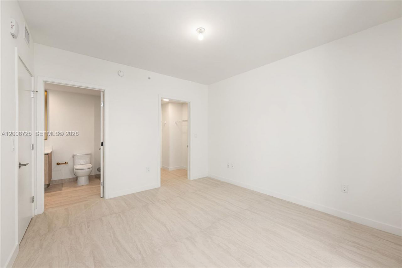 77 SE 5 , Unit 1505, Miami, FL 33131 Photo