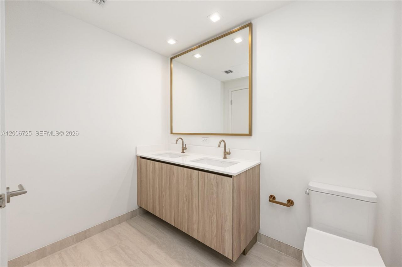 77 SE 5 , Unit 1505, Miami, FL 33131 Photo