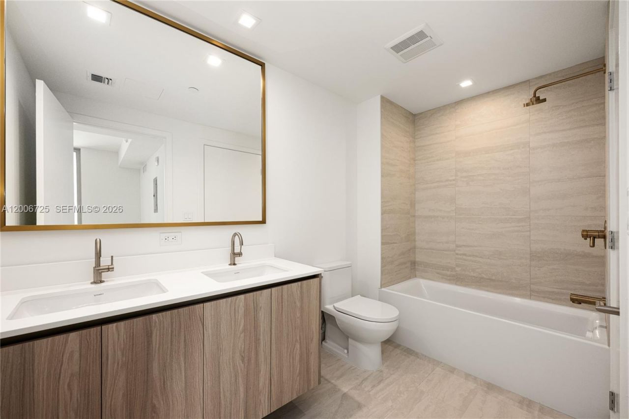 77 SE 5 , Unit 1505, Miami, FL 33131 Photo