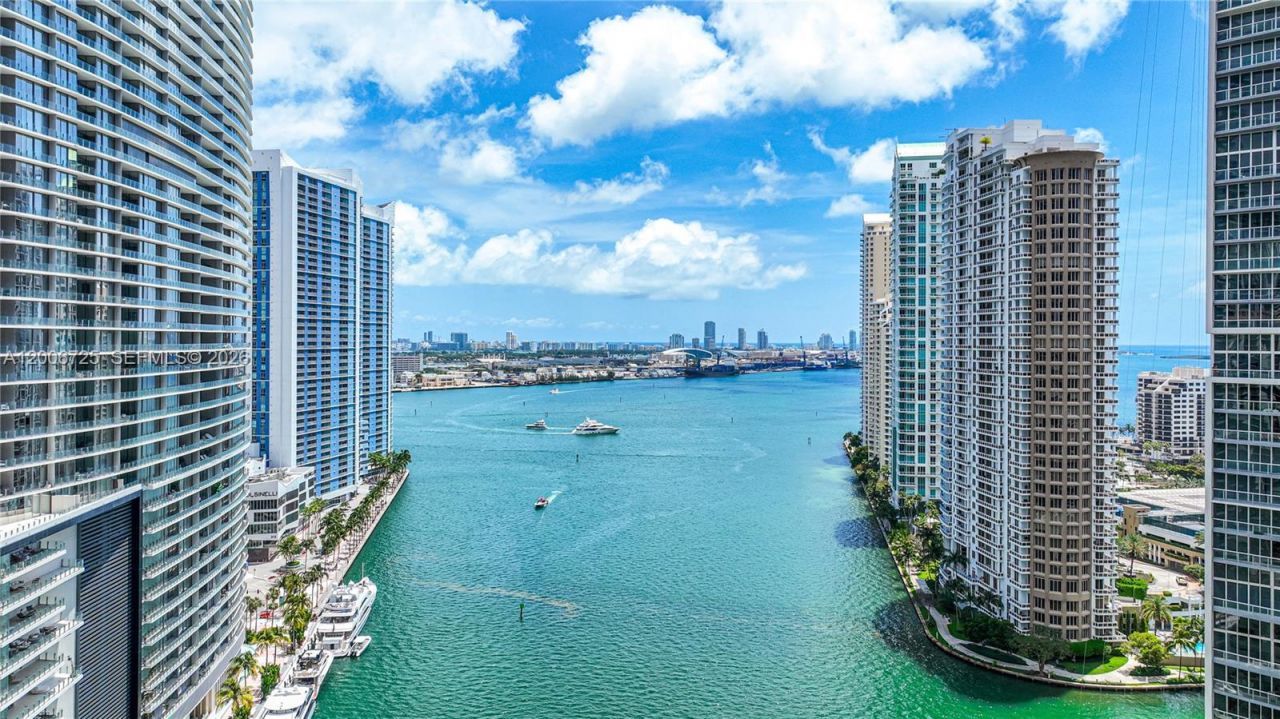 77 SE 5 , Unit 1505, Miami, FL 33131 Photo