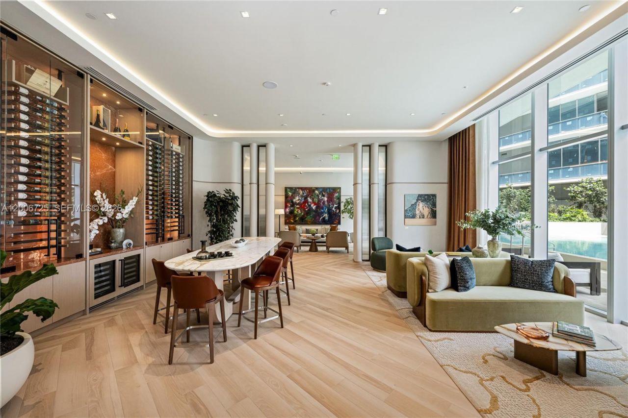 77 SE 5 , Unit 1505, Miami, FL 33131 Photo