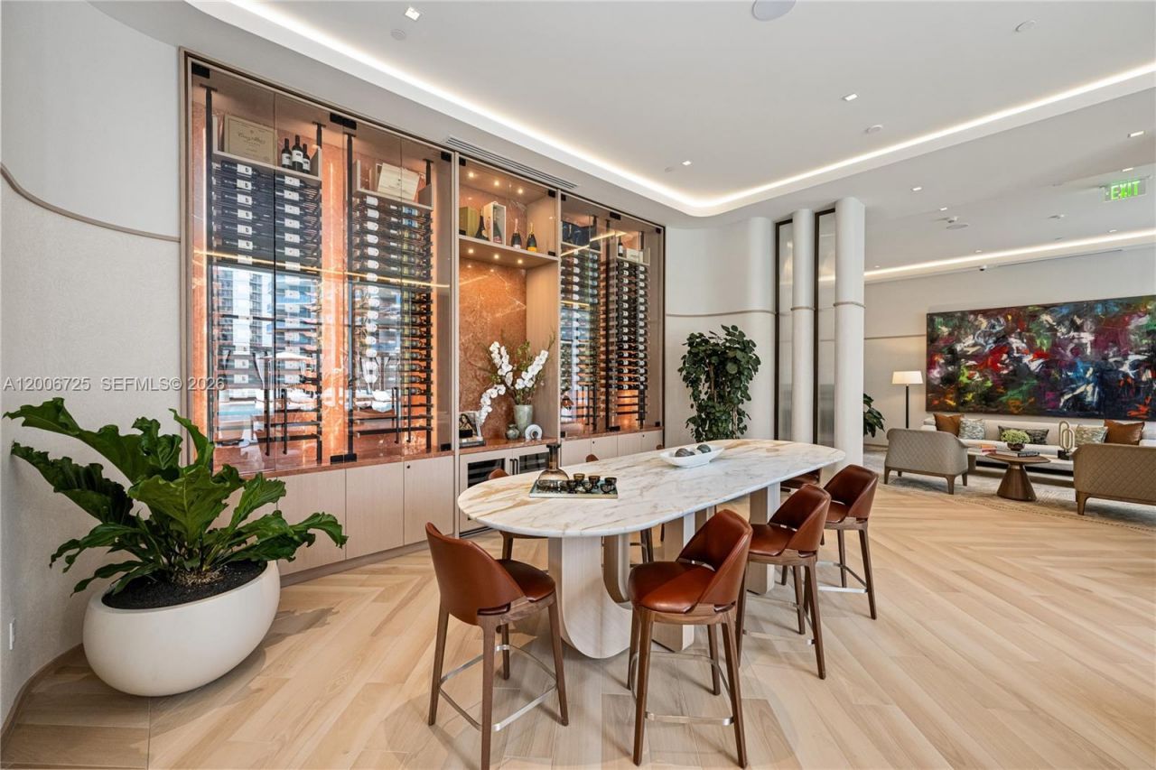 77 SE 5 , Unit 1505, Miami, FL 33131 Photo