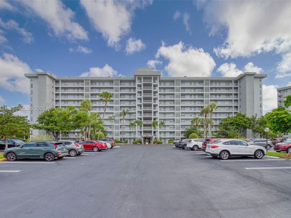 4015 W Palm Aire Dr , Unit 506, Pompano Beach, FL 33069