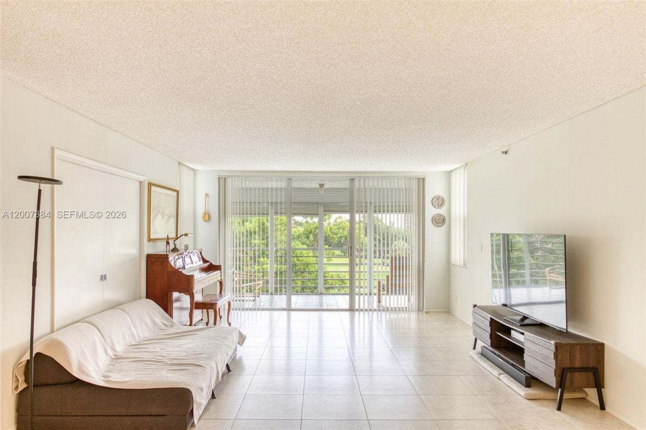 4015 W Palm Aire Dr, Unit 506, Pompano Beach, FL 33069 Photo