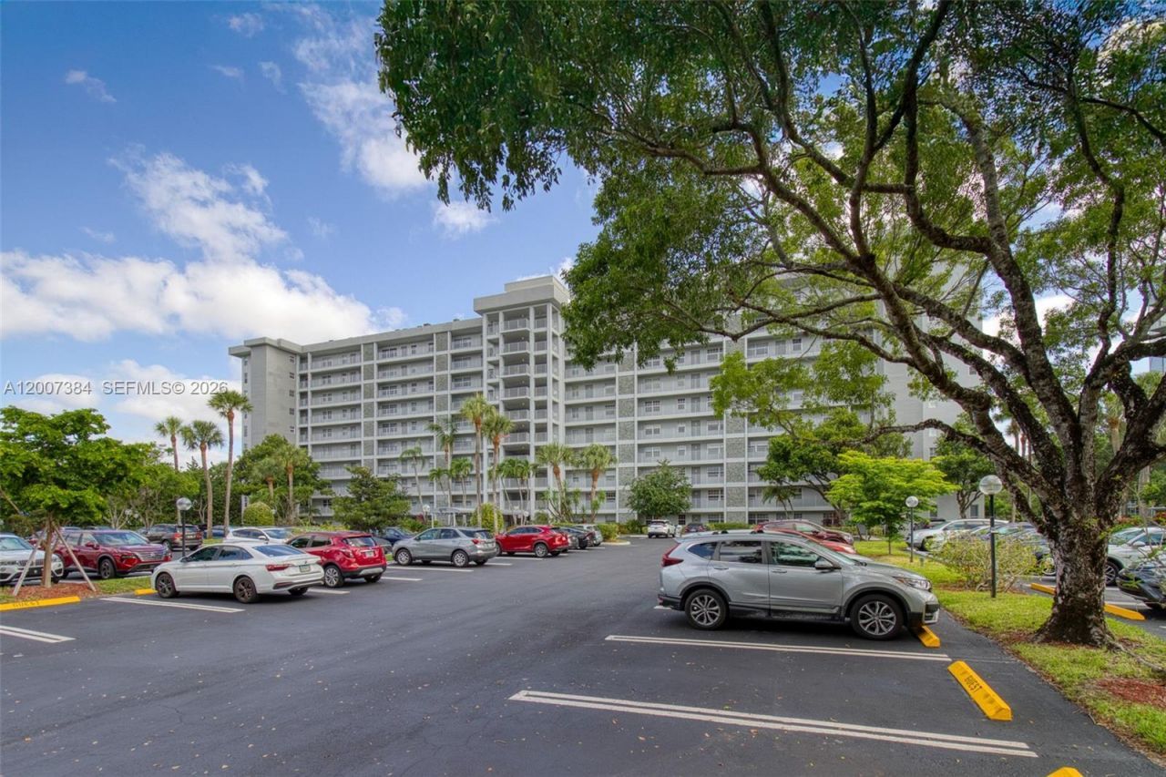 4015 W Palm Aire Dr, Unit 506, Pompano Beach, FL 33069 Photo
