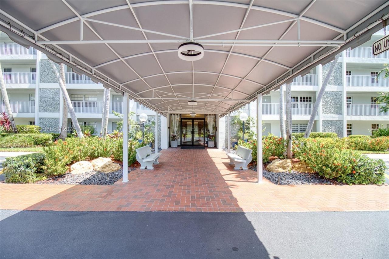 4015 W Palm Aire Dr, Unit 506, Pompano Beach, FL 33069 Photo
