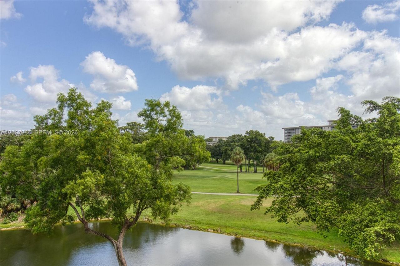 4015 W Palm Aire Dr, Unit 506, Pompano Beach, FL 33069 Photo