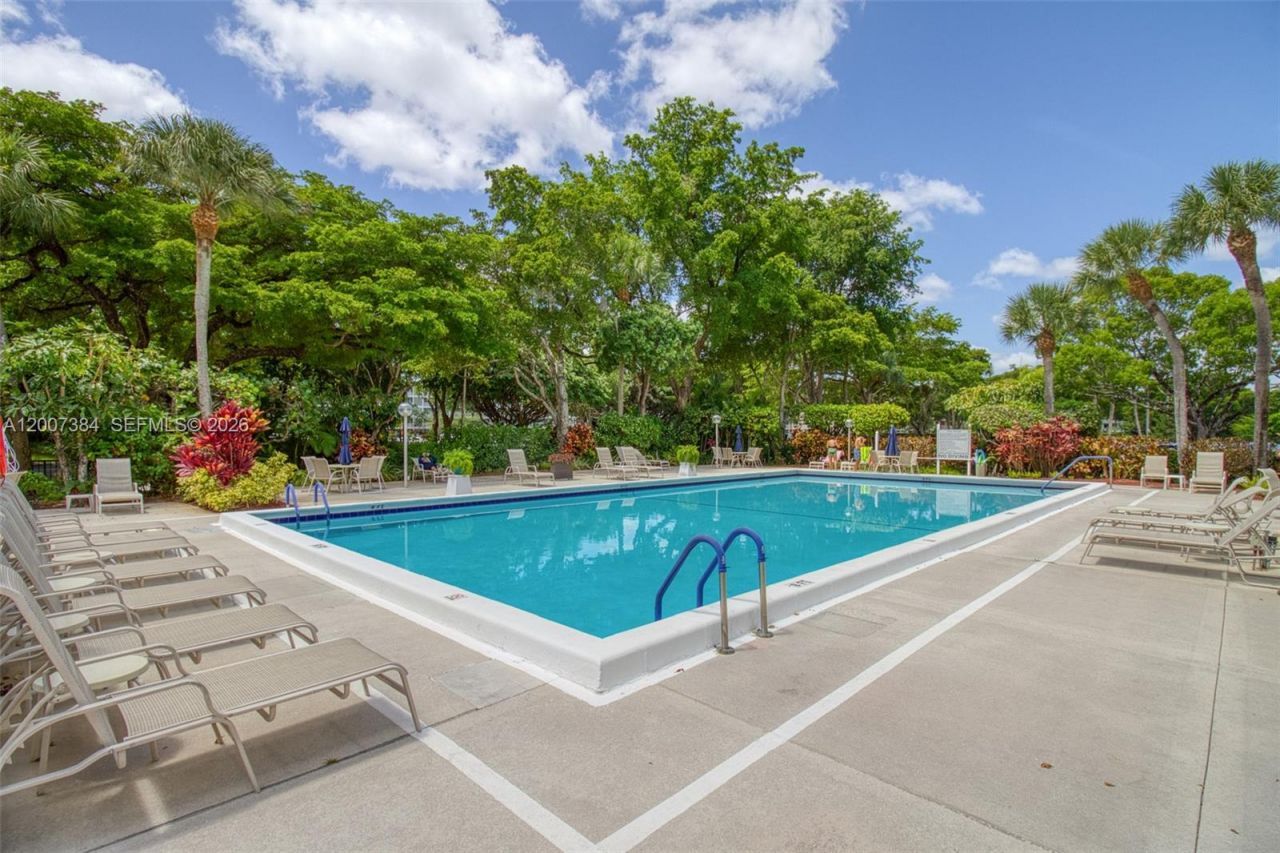 4015 W Palm Aire Dr, Unit 506, Pompano Beach, FL 33069 Photo