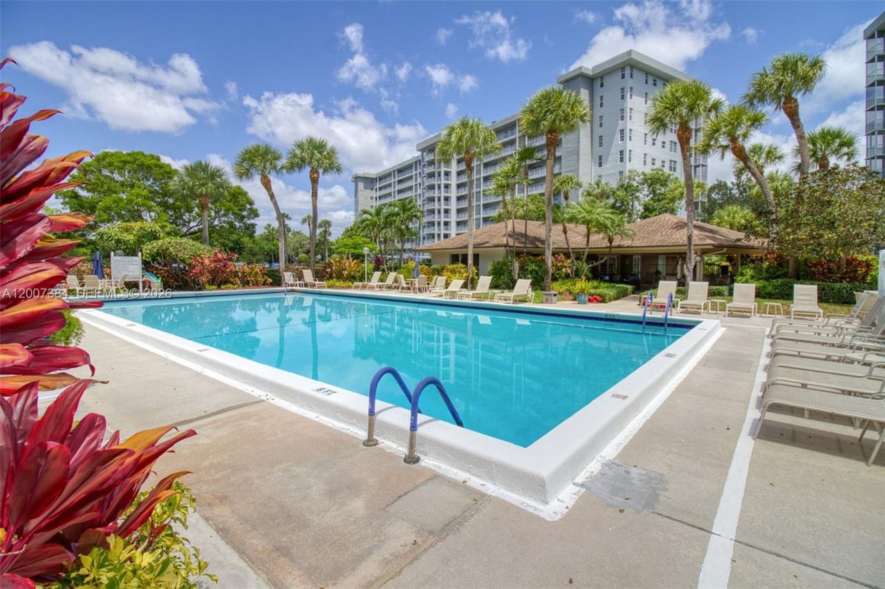 4015 W Palm Aire Dr, Unit 506, Pompano Beach, FL 33069 Photo