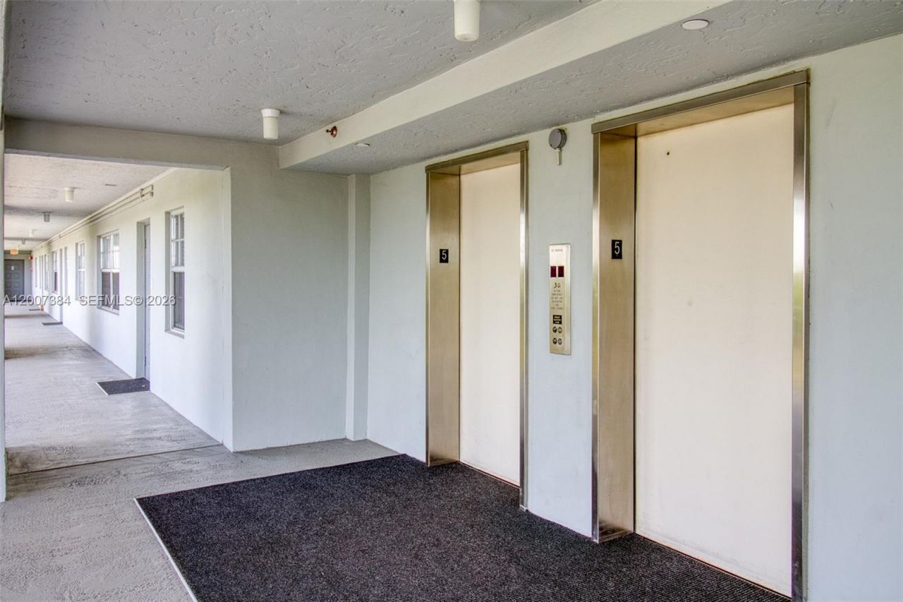 4015 W Palm Aire Dr, Unit 506, Pompano Beach, FL 33069 Photo