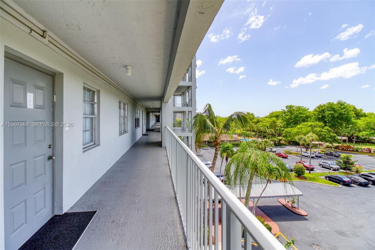 4015 W Palm Aire Dr, Unit 506, Pompano Beach, FL 33069 Photo