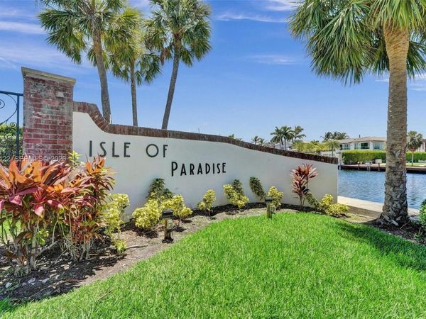 455 Paradise Isle Blvd, Unit 104, Hallandale Beach, FL 33009