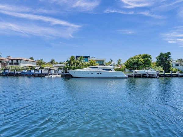 455 Paradise Isle Blvd, Unit 104, Hallandale Beach, FL 33009