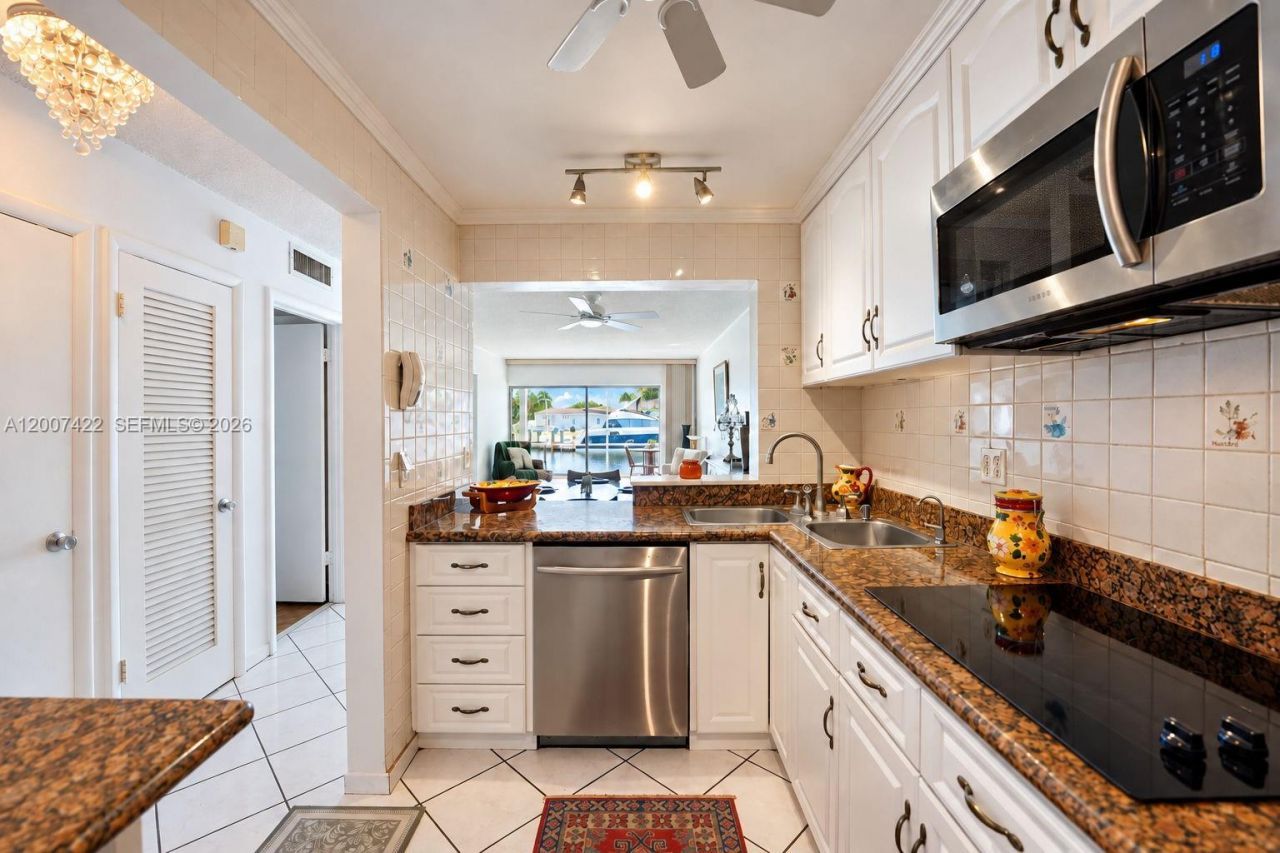 455 Paradise Isle Blvd, Unit 104, Hallandale Beach, FL 33009 Photo