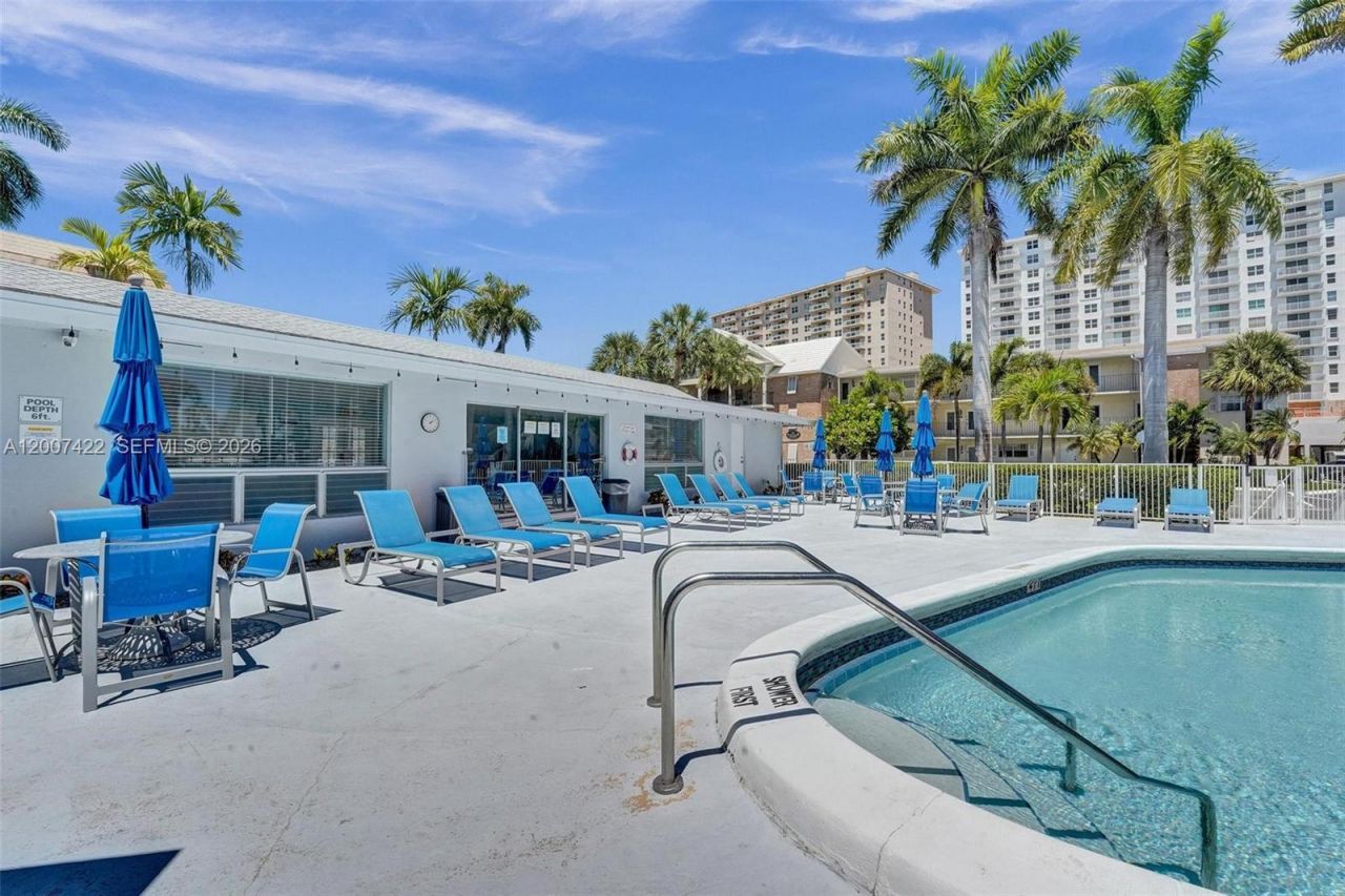 455 Paradise Isle Blvd, Unit 104, Hallandale Beach, FL 33009 Photo