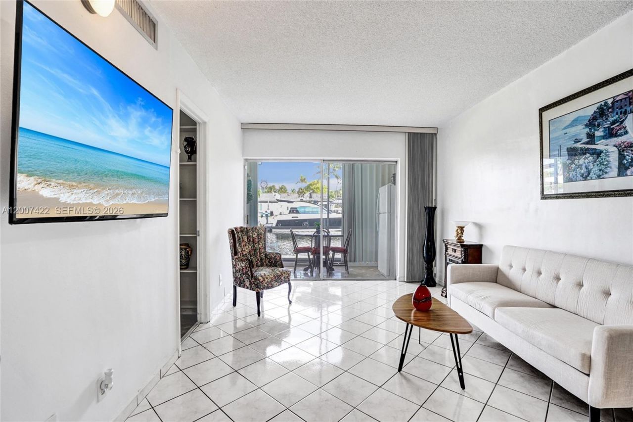 455 Paradise Isle Blvd, Unit 104, Hallandale Beach, FL 33009 Photo
