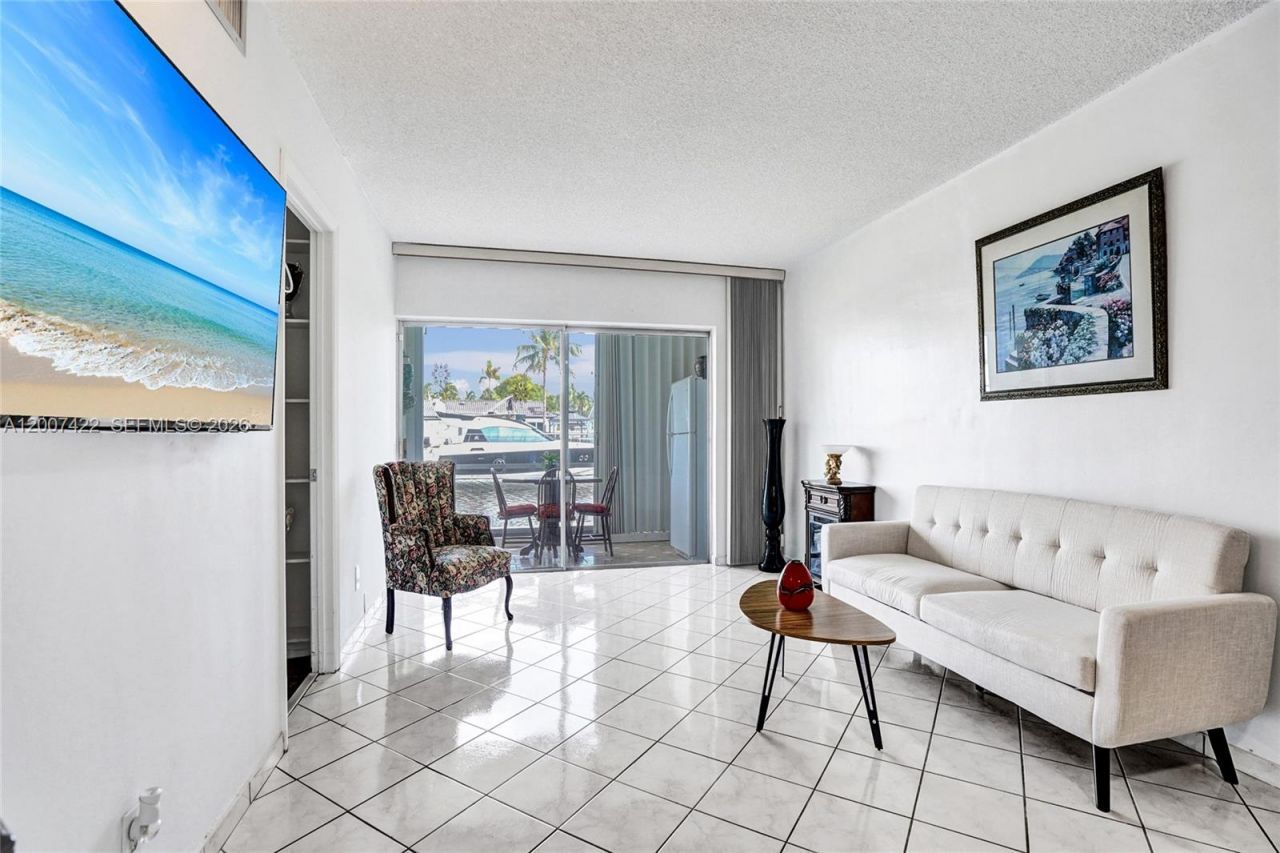455 Paradise Isle Blvd, Unit 104, Hallandale Beach, FL 33009 Photo