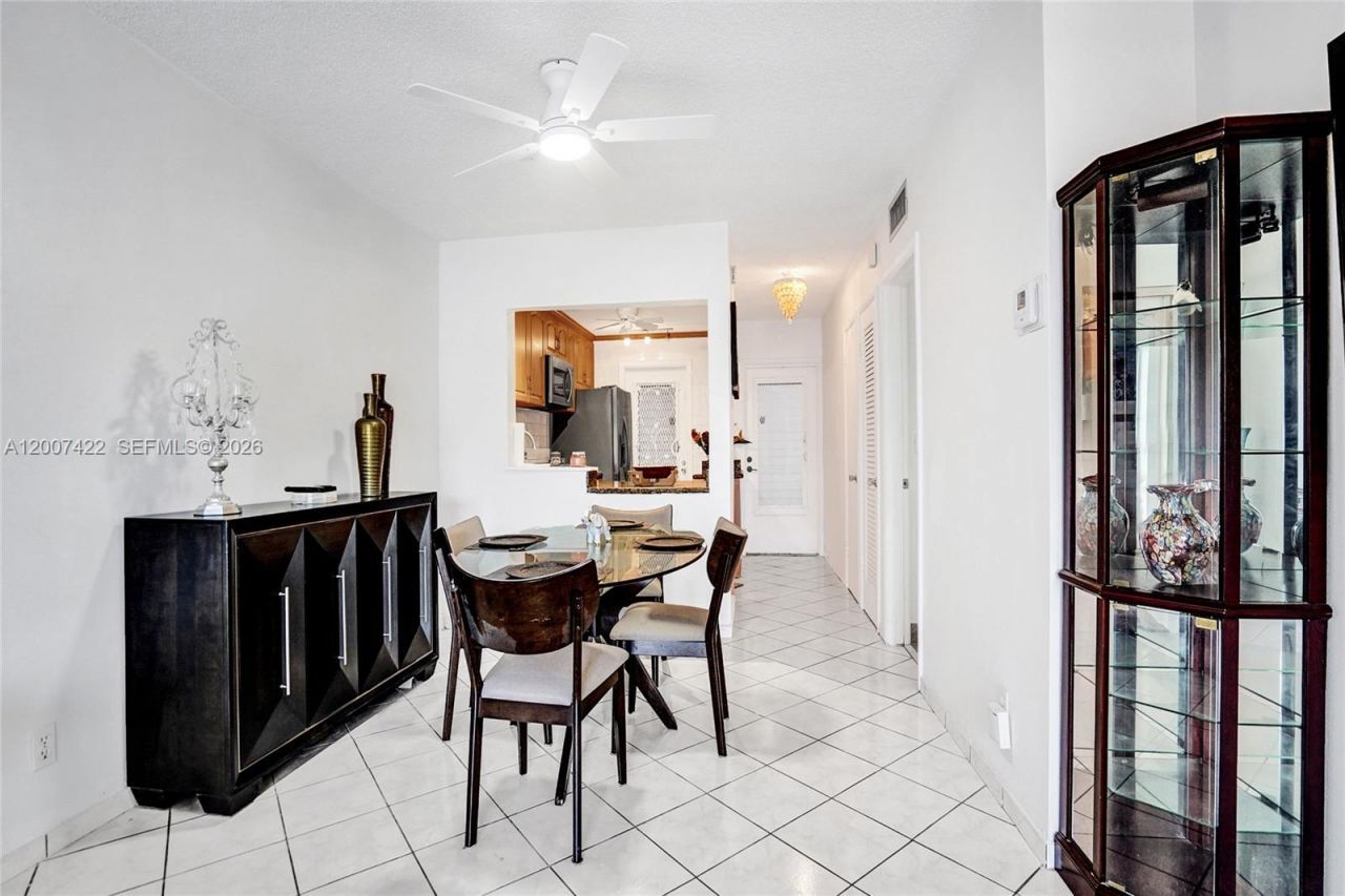 455 Paradise Isle Blvd, Unit 104, Hallandale Beach, FL 33009 Photo