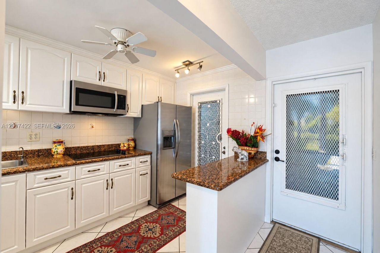 455 Paradise Isle Blvd, Unit 104, Hallandale Beach, FL 33009 Photo