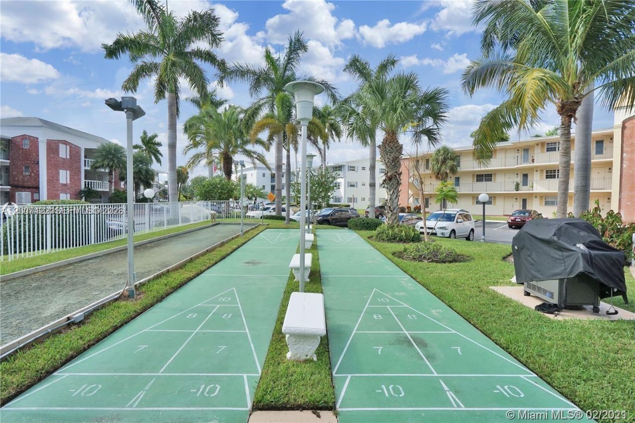 455 Paradise Isle Blvd, Unit 104, Hallandale Beach, FL 33009 Photo