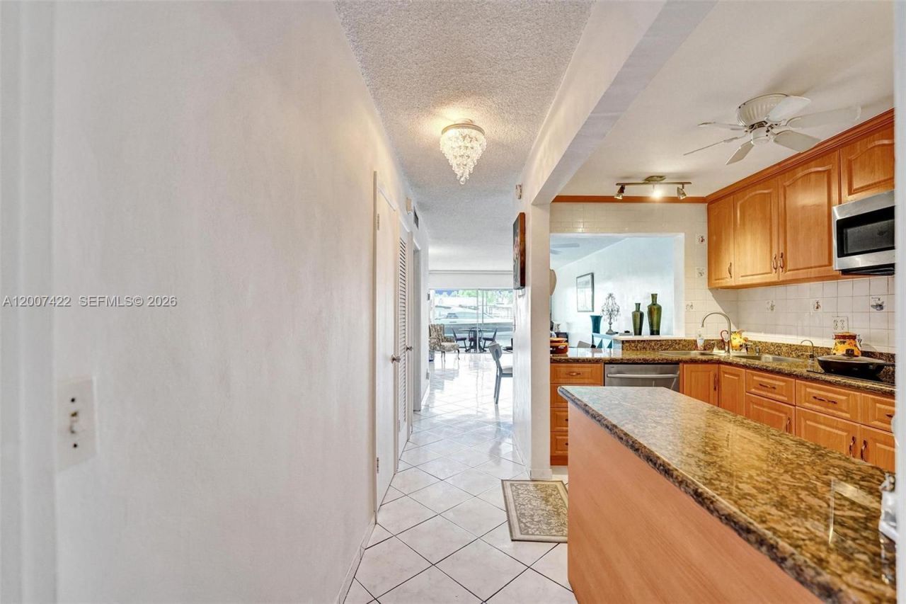 455 Paradise Isle Blvd, Unit 104, Hallandale Beach, FL 33009 Photo
