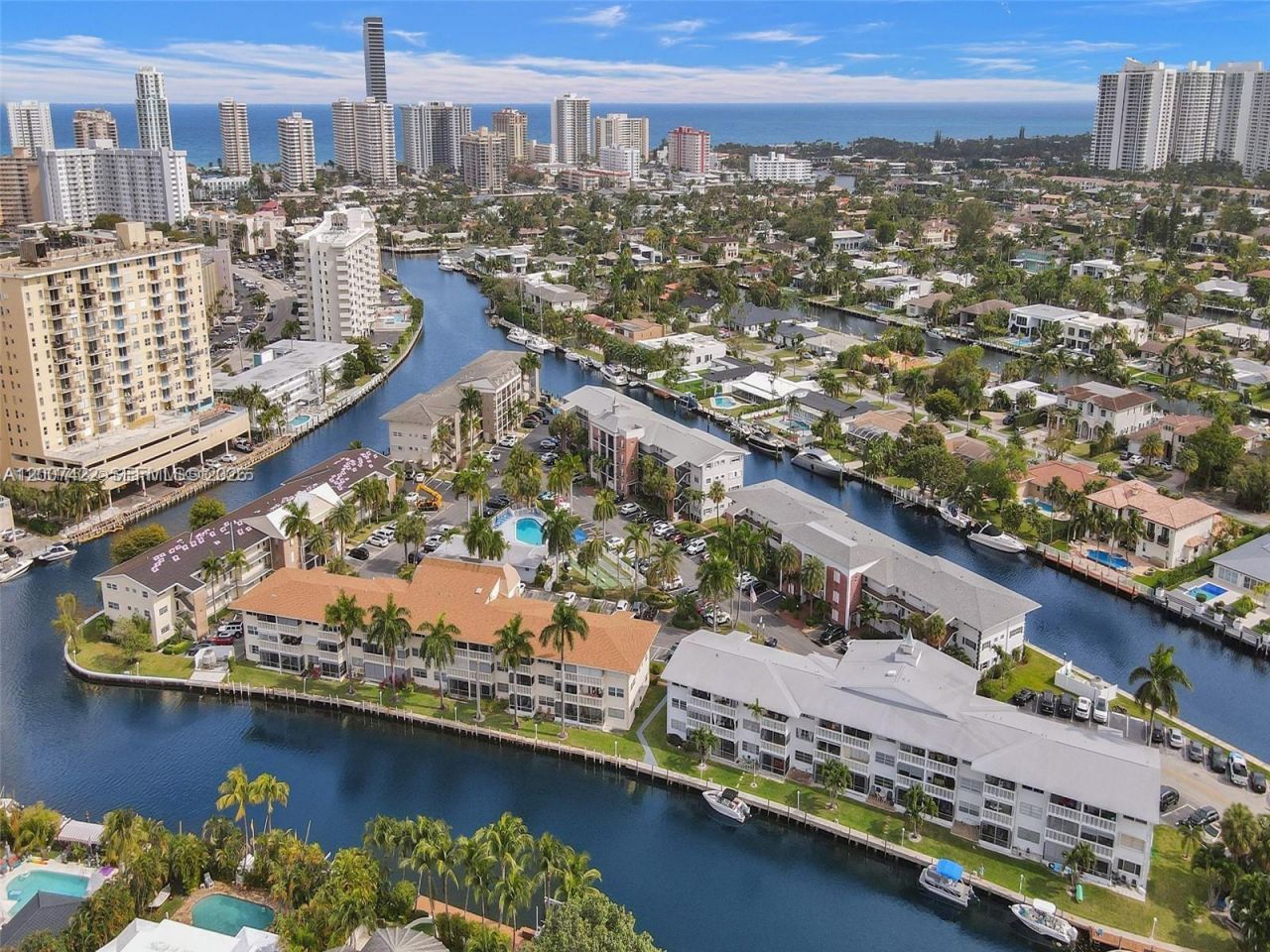 455 Paradise Isle Blvd, Unit 104, Hallandale Beach, FL 33009 Photo
