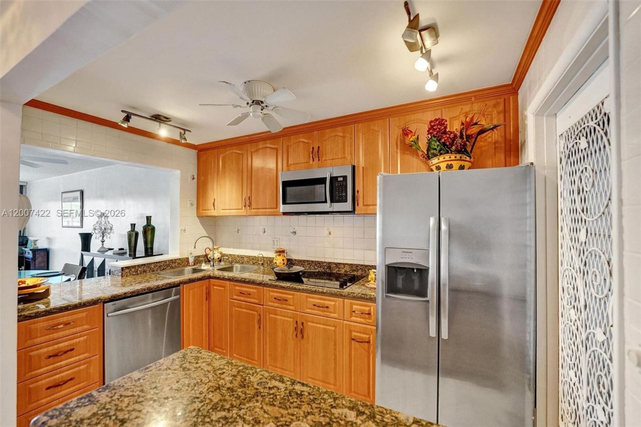 455 Paradise Isle Blvd, Unit 104, Hallandale Beach, FL 33009 Photo
