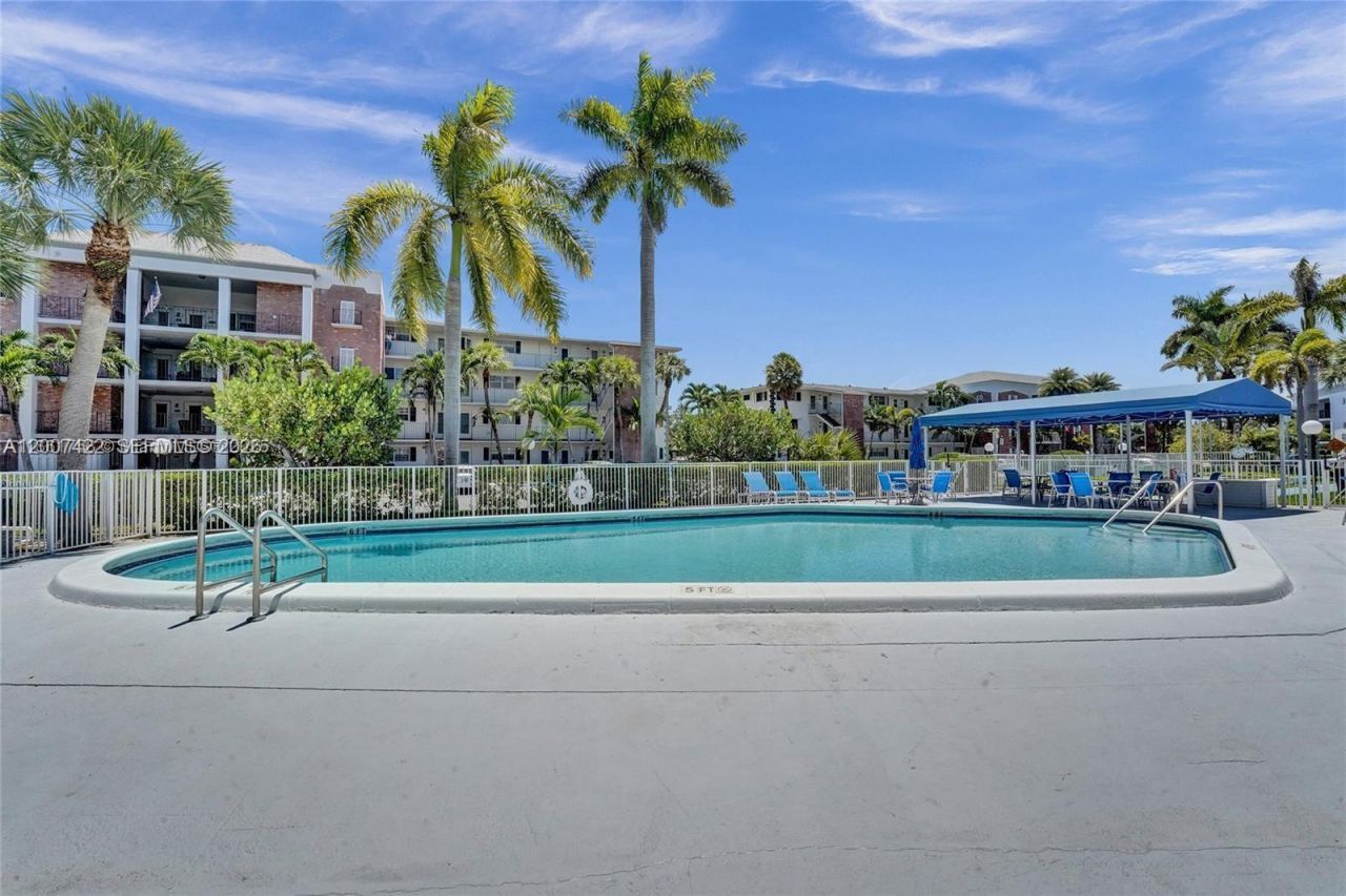 455 Paradise Isle Blvd, Unit 104, Hallandale Beach, FL 33009 Photo