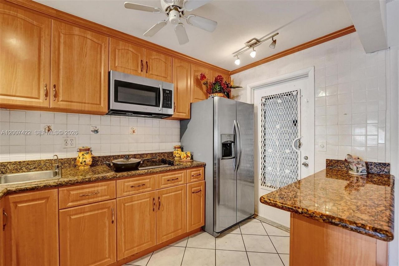 455 Paradise Isle Blvd, Unit 104, Hallandale Beach, FL 33009 Photo