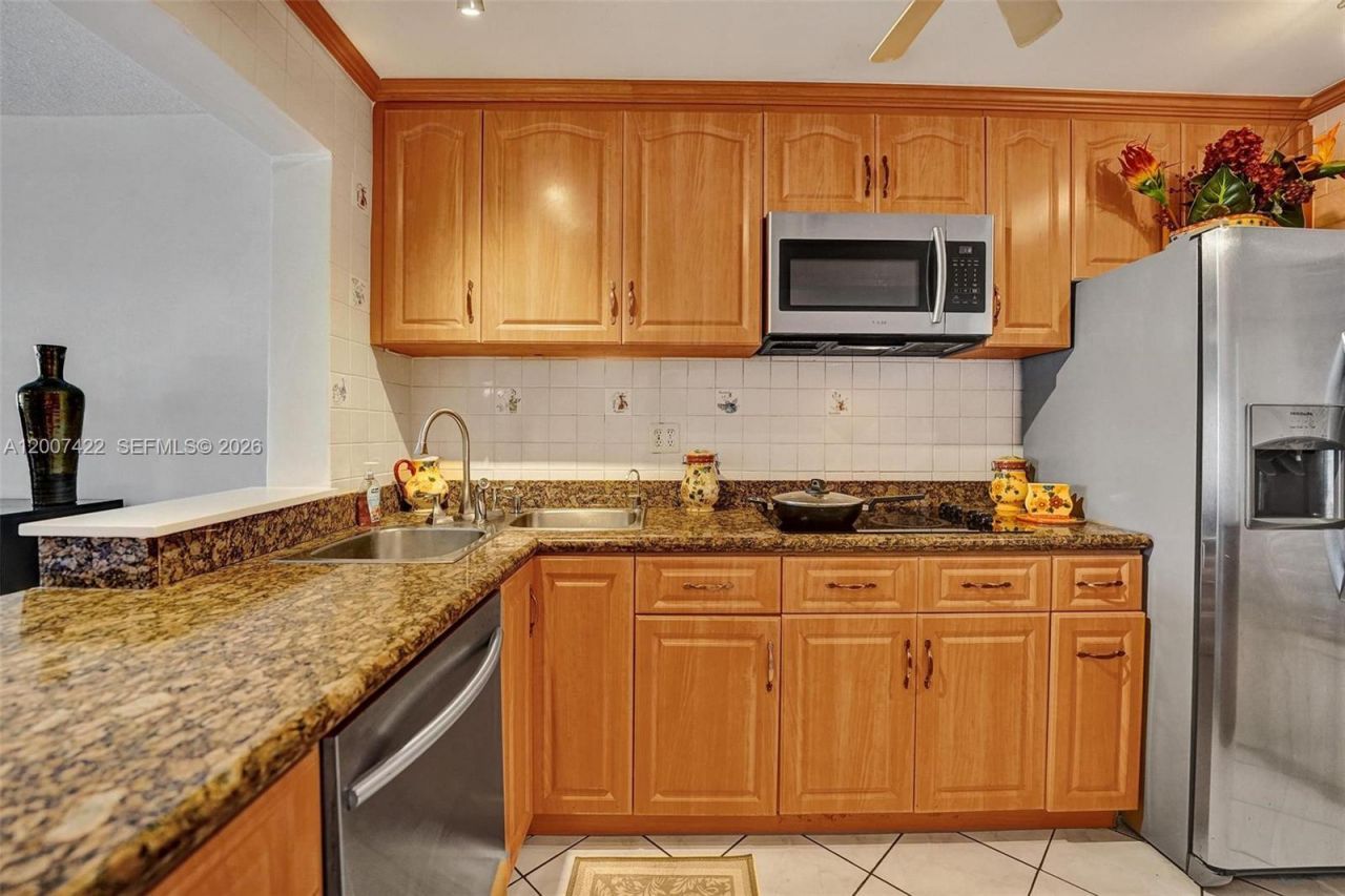 455 Paradise Isle Blvd, Unit 104, Hallandale Beach, FL 33009 Photo