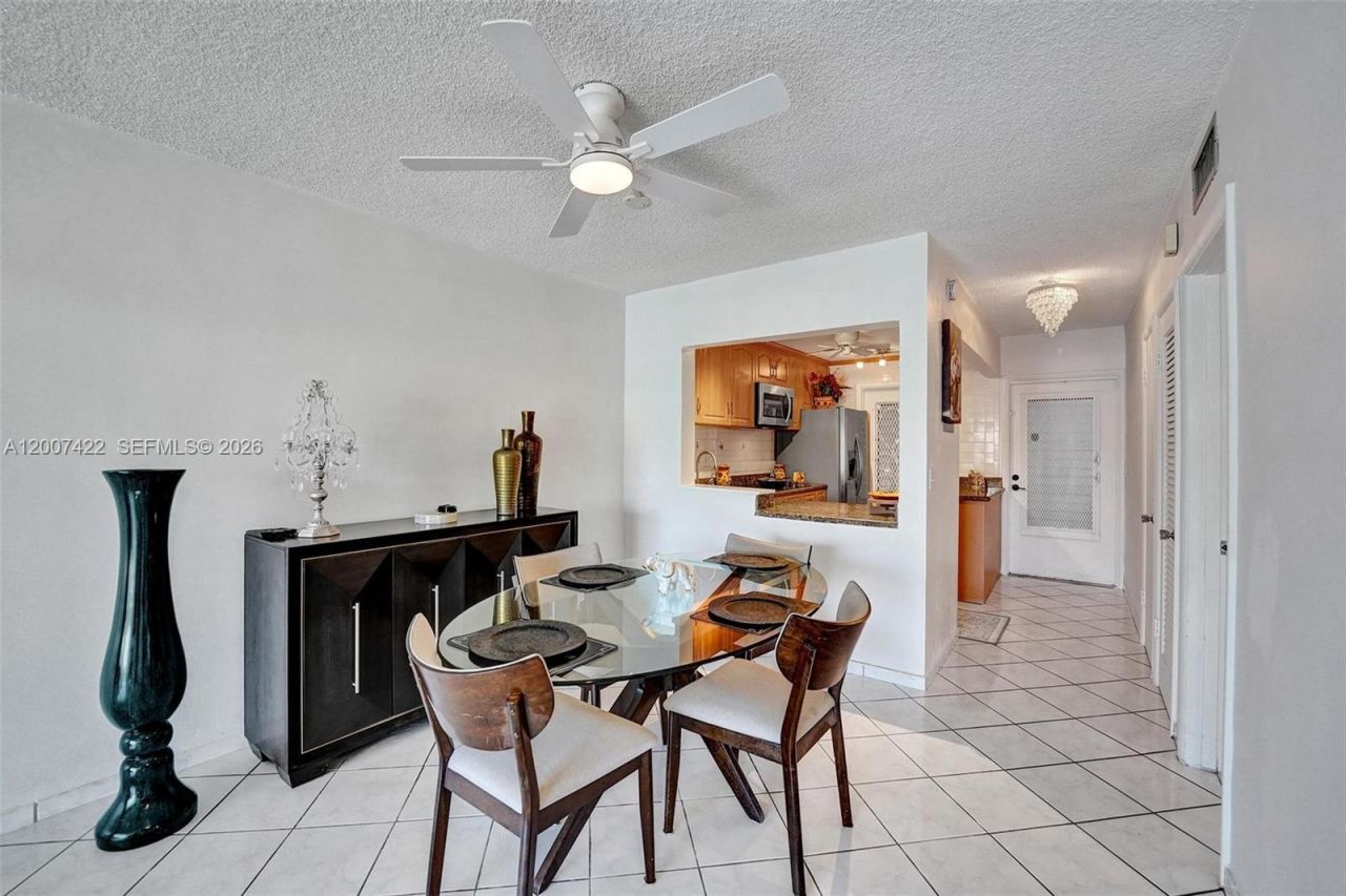 455 Paradise Isle Blvd, Unit 104, Hallandale Beach, FL 33009 Photo