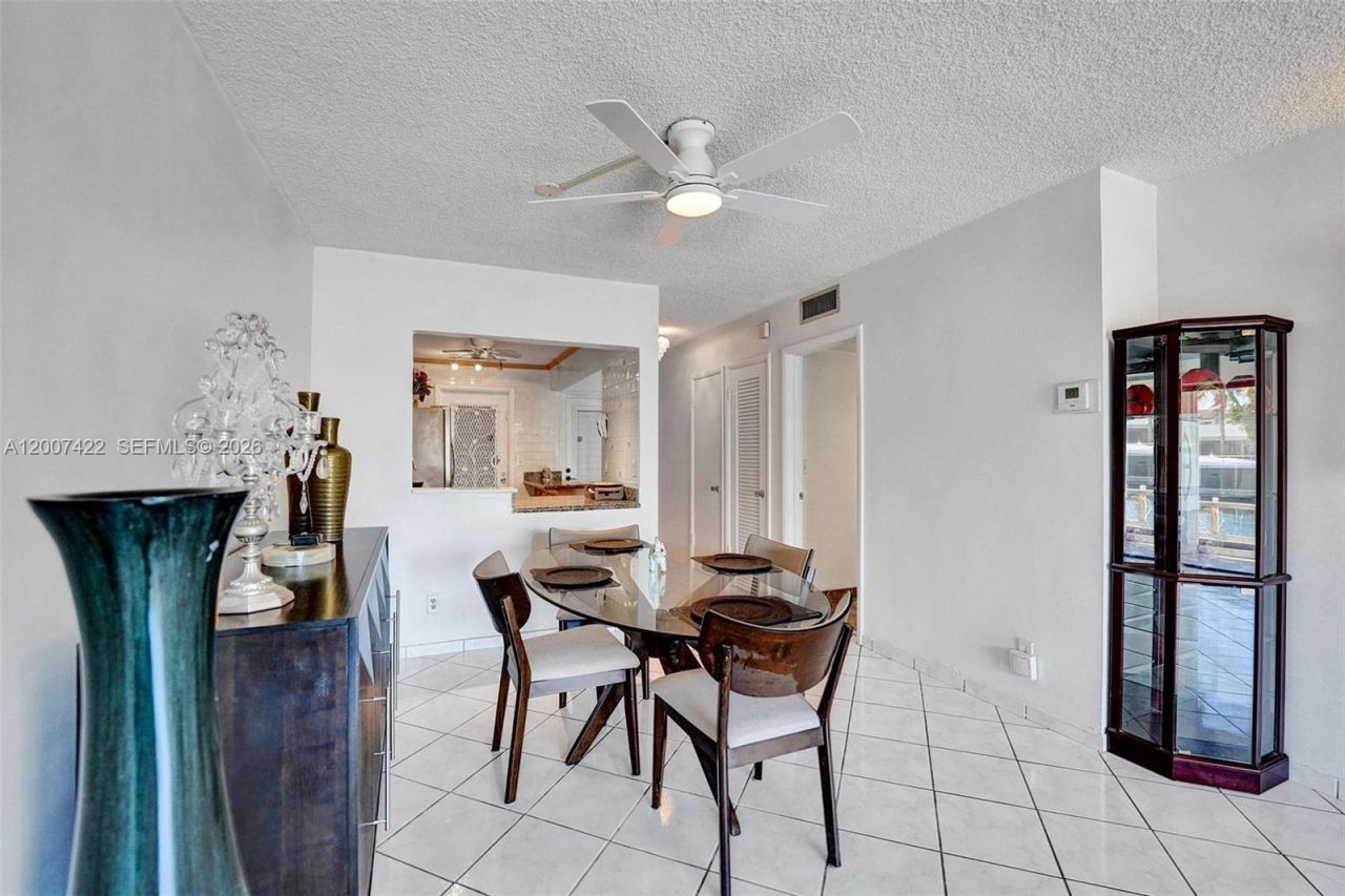 455 Paradise Isle Blvd, Unit 104, Hallandale Beach, FL 33009 Photo