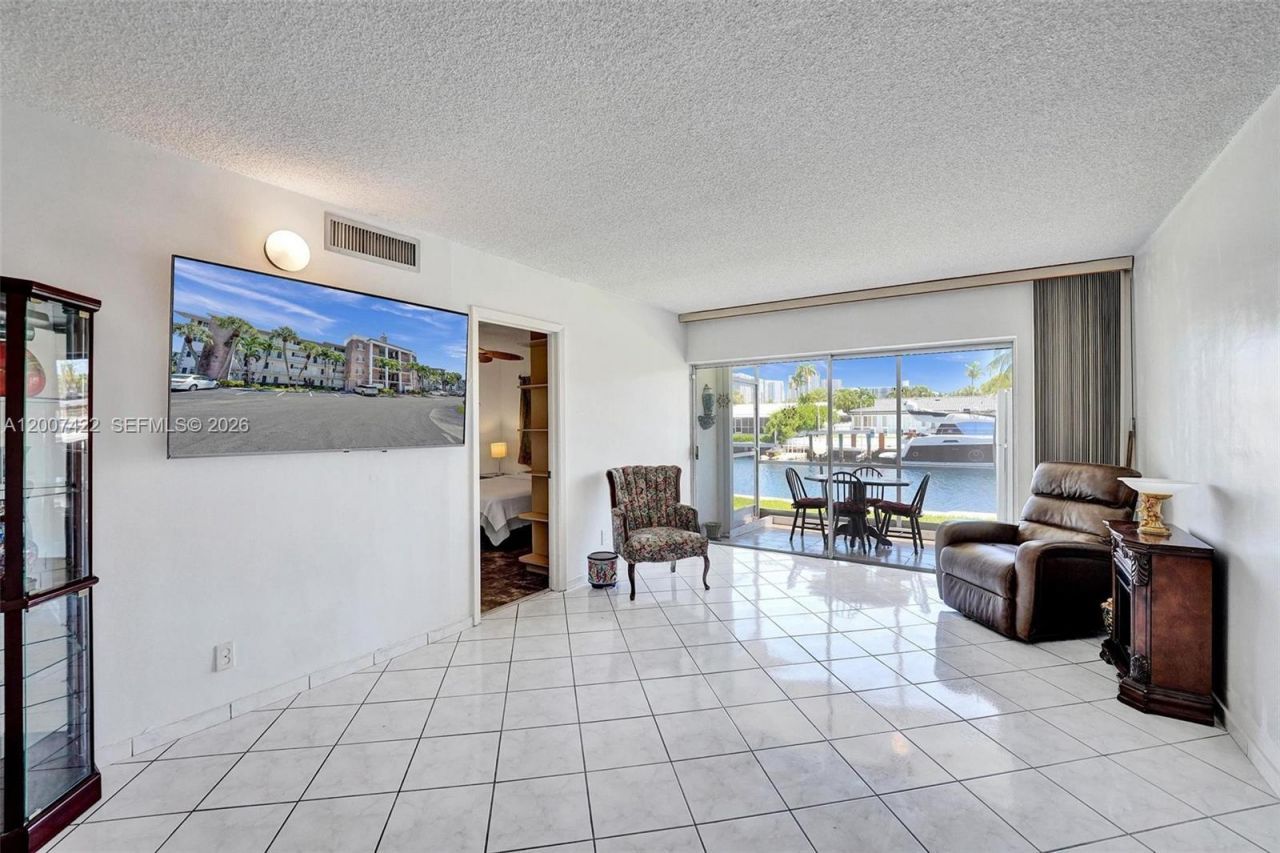 455 Paradise Isle Blvd, Unit 104, Hallandale Beach, FL 33009 Photo